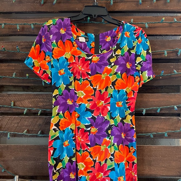 My Michelle Dresses & Skirts - Brand: MyMichelle size 5/6 dress. Multicolor flower.